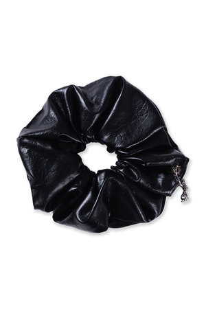 ヘイップ/heyepのCat Charm Faux Leather Scrunchie(140300/140305)