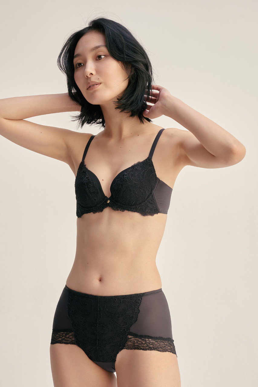 Yue(ユエ)｜(D65～）シャツをきれいに着こなせる3/4カップブラ