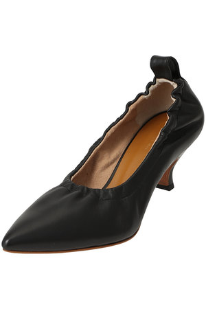 パンプス ELLE PUMPS 最強のお仕事靴はこれ！ モード顔の黒パンプス22選