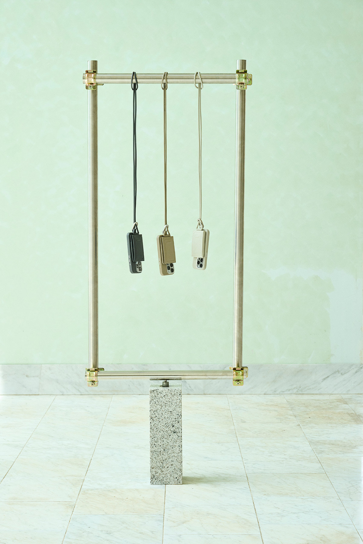 objcts.io(オブジェクツアイオー)｜iPhone16 ケース カラビナ付き