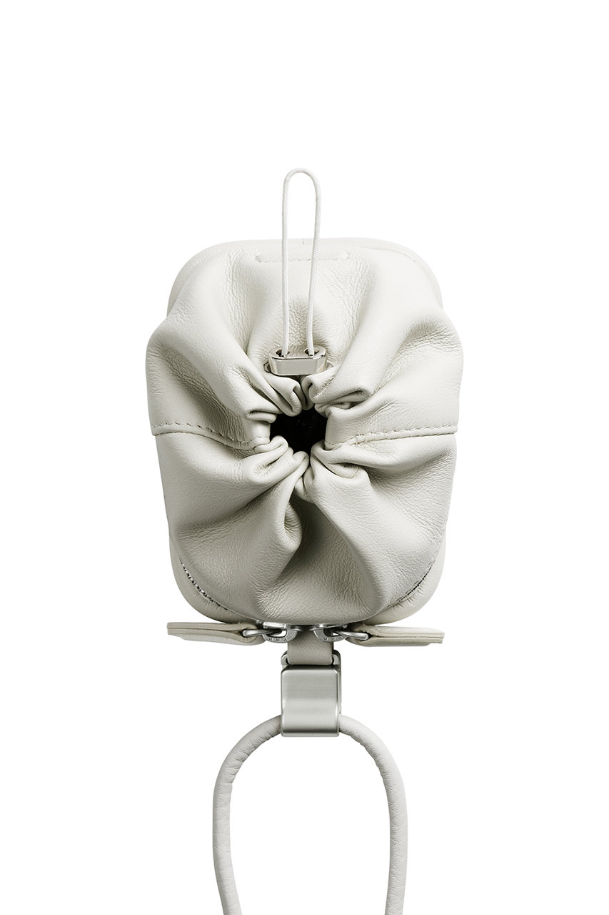 デタッチャブルストラップ付レザーパース(iPhoneアクセサリー )