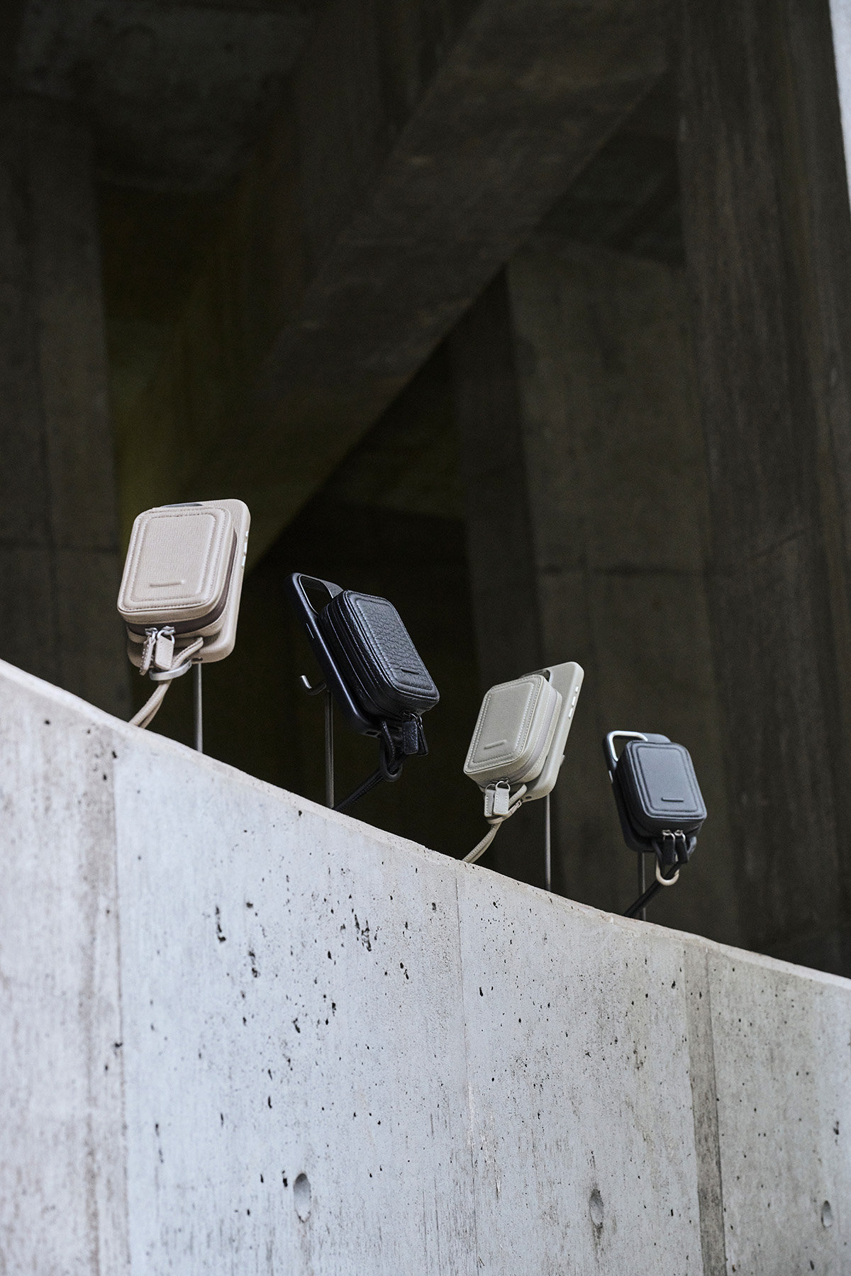 objcts.io(オブジェクツアイオー)｜iPhone17 ケース カラビナ付き