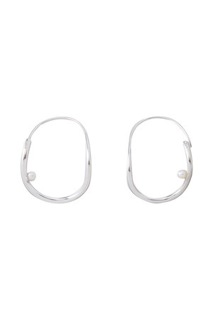 バー ジュエリー/BAR JewelleryのPIEGA ピアス WITH PEARL(150100/150101)