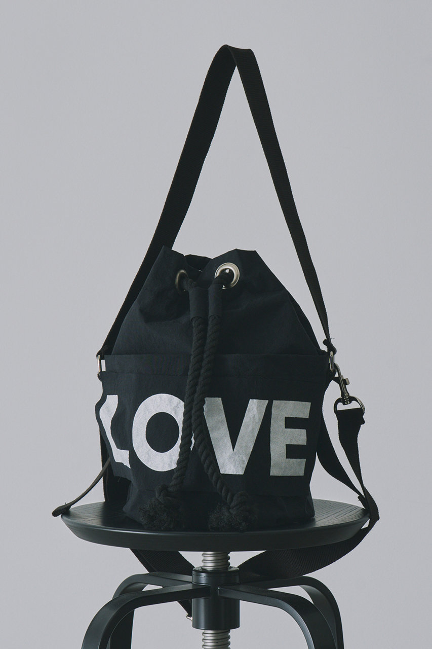 キャサリン・ハムネット/KATHARINE HAMNETTの【予約販売】【UNISEX】【キャサリン・ハムネット×HYAKU】LOVE 2WAYバッグ SMALL(BLACK/KHHK-B02)