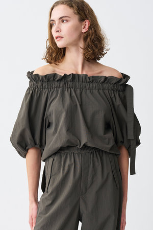 ellie オフショルダートップス　ブラック⭐︎ ZW COLLECTION オフショルダー トップス - ブラック | ZARA