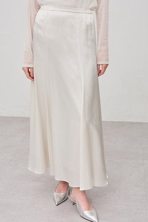 アンクレイヴ/uncraveのアセテートヴィンテージサテン マーメイドスカート(110700/110703)