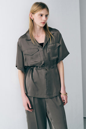 アンクレイヴ/uncraveのライトダブルサテン シャツジャケット(110800/110801)