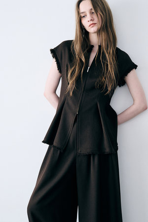 アンクレイヴ/uncraveのリネンライクツイル ジレブラウス(110400/110402)