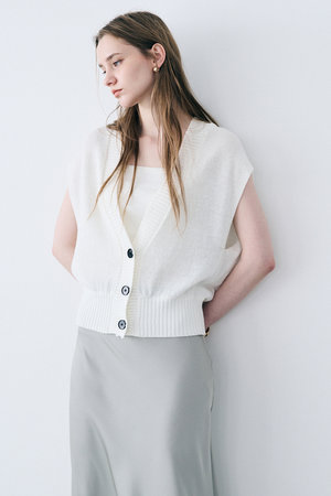 アンクレイヴ/uncraveのラミーリネンニット ベスト(110300/110301)