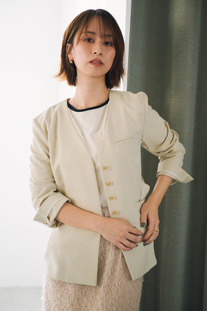 エストラータ/STRATAのベルト付きノーカラージャケット(110800/110801)