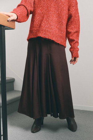 エストラータ/STRATAのグロッシーボリュームフレアスカート