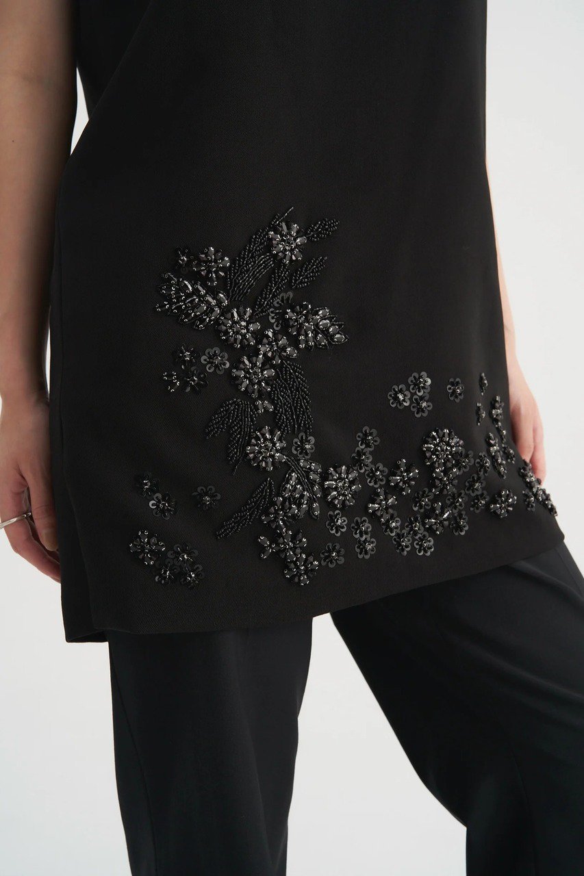 Venica(ヴェニカ)｜Bijou embroidery skirt/black の通販｜ELLESHOP