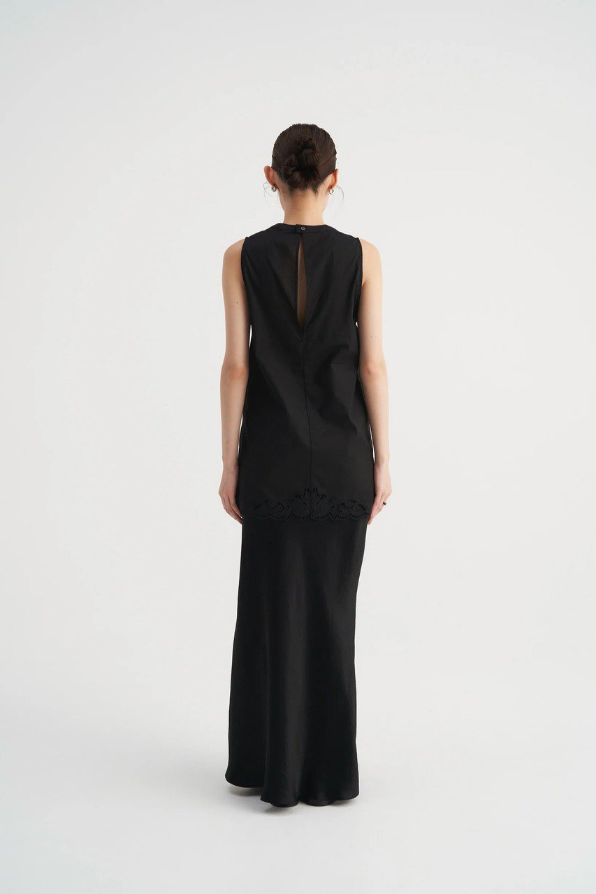 Venica(ヴェニカ)｜Scallop embroidery blouse/black の通販