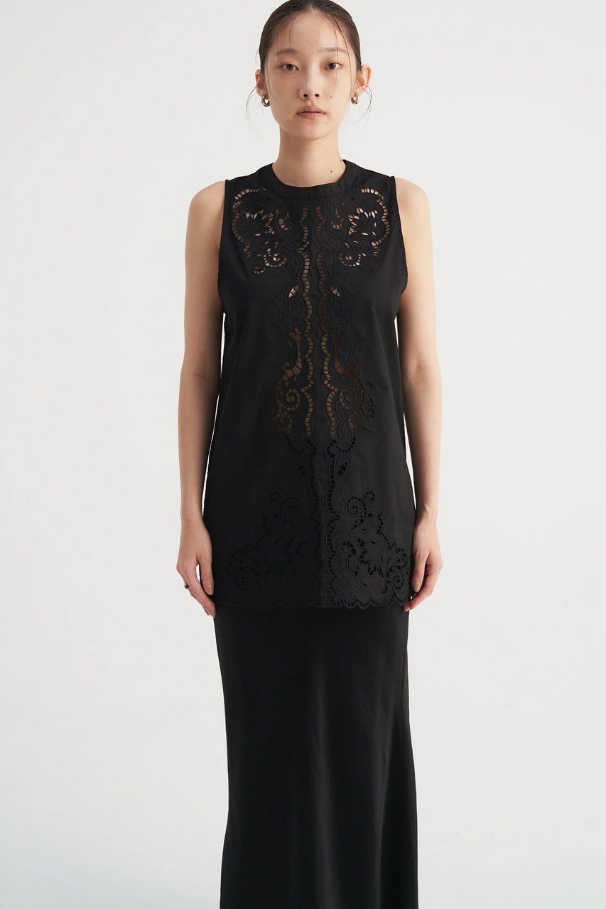 Venica(ヴェニカ)｜Scallop embroidery blouse/black の通販