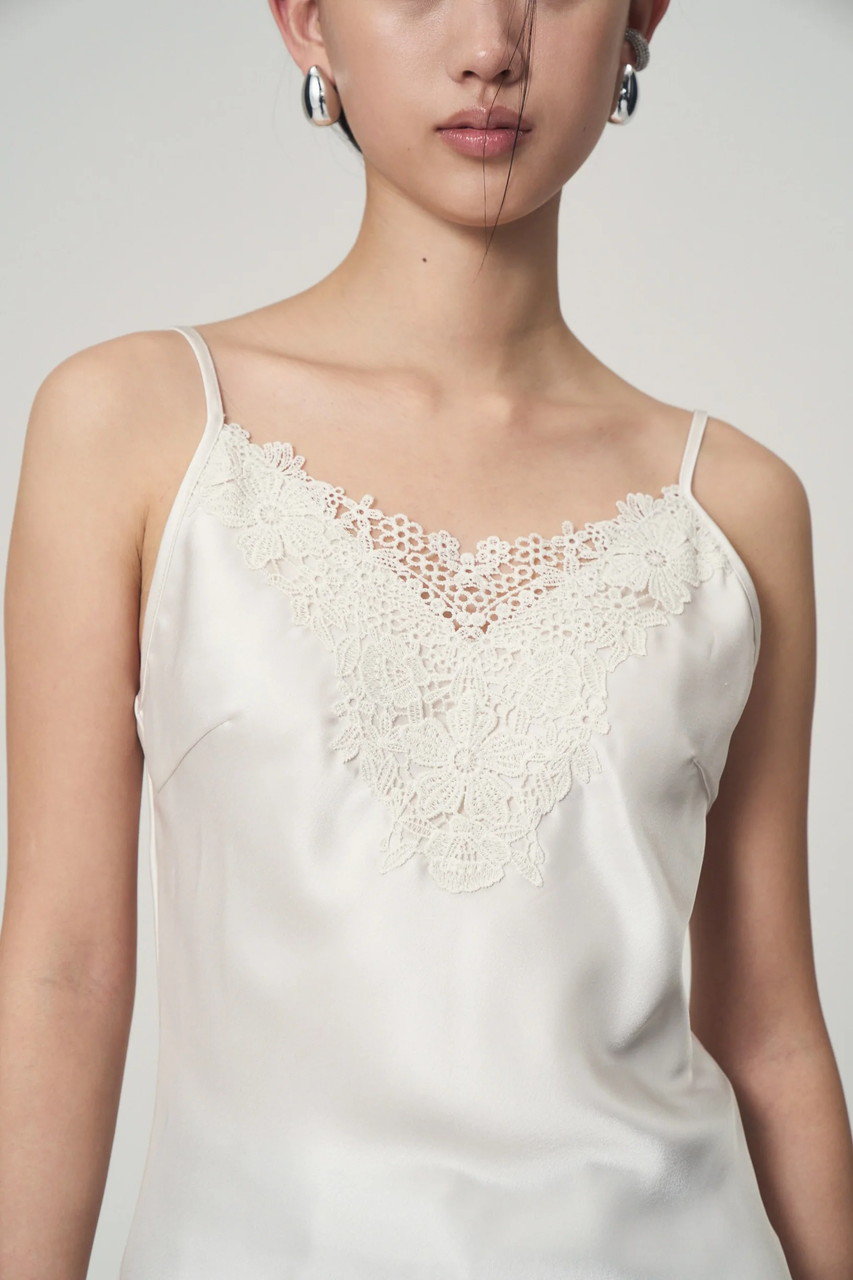 Venica(ヴェニカ)｜embroidery lace satin camisole/IVY の通販