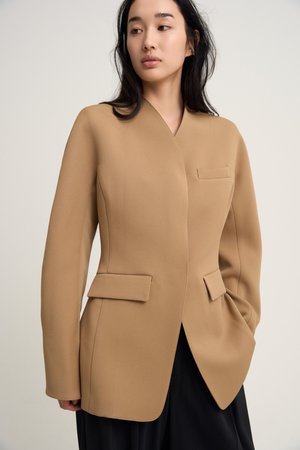 ヴェニカ/VenicaのContour Shape Jacket(110800/110801)