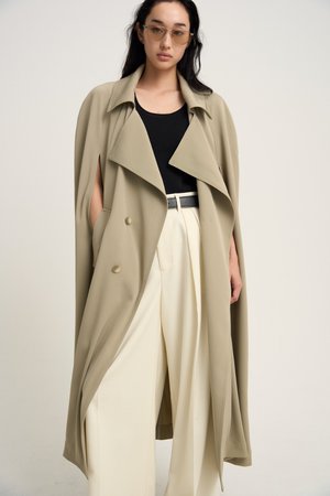 ヴェニカ/VenicaのNoble Cape Coat(110900/110902)