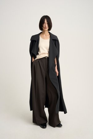 ヴェニカ/VenicaのNoble Cape Coat(110900/110902)