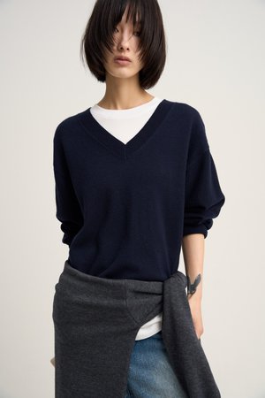 ヴェニカ/VenicaのVneck wool knitpullover(110300/110301)