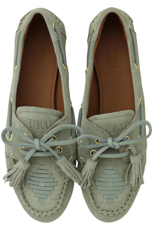 トラル/TORALのタッセル付きメッシュスエードモカシン(130400/130403)