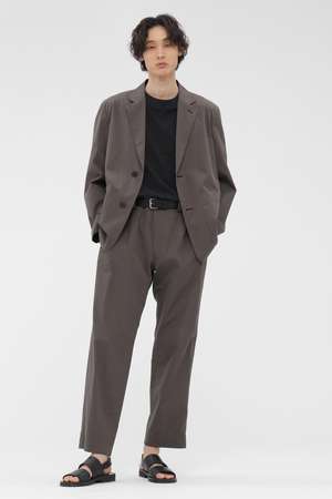 マーガレット・ハウエル メン/MARGARET HOWELL MENのFINE COTTON PLAINWEAVE TROUSERS(110600/110601)