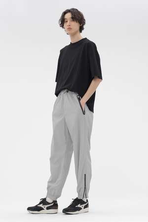 マーガレット・ハウエル メン/MARGARET HOWELL MENのRECYCLED LIGHTWEIGHT NYLON POPLIN TROUSERS(110600/110601)