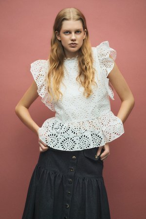 ストラスブルゴ/STRASBURGOのカットワークペプラム切り替えノースリーブラウス(110400/110401)