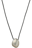 A stone locket ネックレス rope