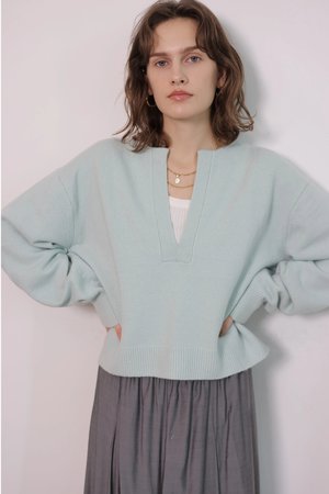 カデュネ/CADUNEのBellaキーネックニット(110300/110301)