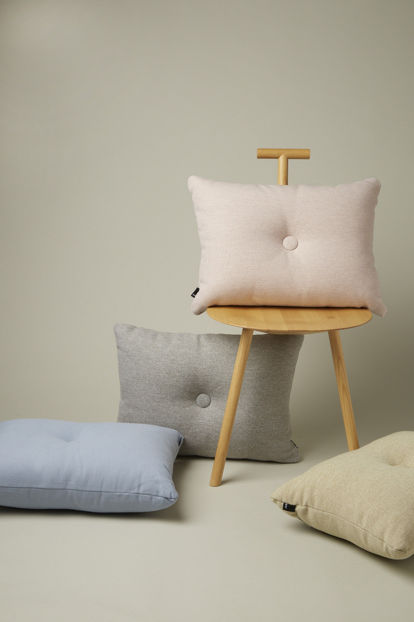 HAY(ヘイ)｜Dot Cushion Mode/Pastel Pink の通販｜ELLESHOP・(エル