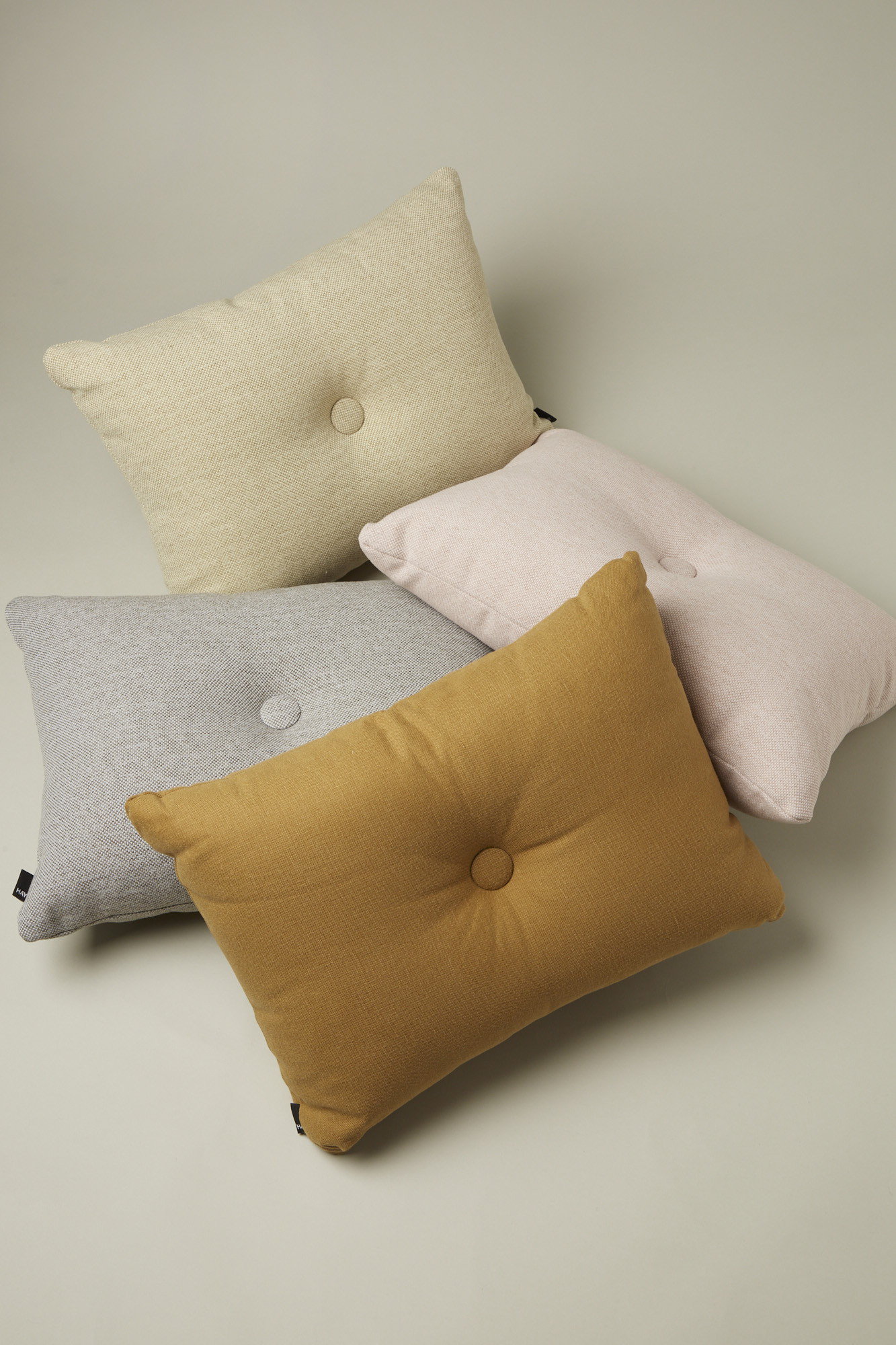 HAY(ヘイ)｜Dot Cushion Mode/Pastel Pink の通販｜ELLESHOP・(エル