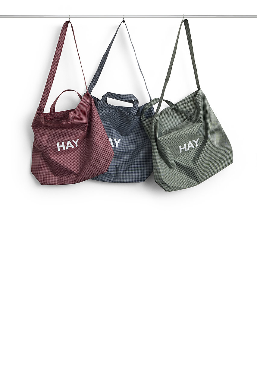 HAY(ヘイ)｜GRID CROSSOVER BAG M/ダークブルー の通販｜ELLESHOP 