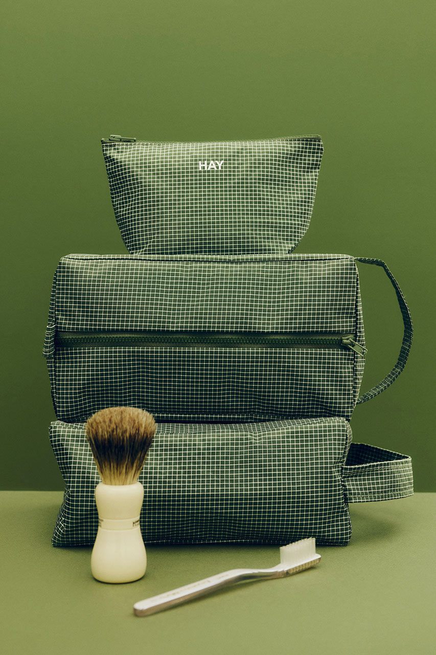 HAY(ヘイ)｜GRID POUCH S/ダークグリーン の通販｜ELLESHOP・(エル 