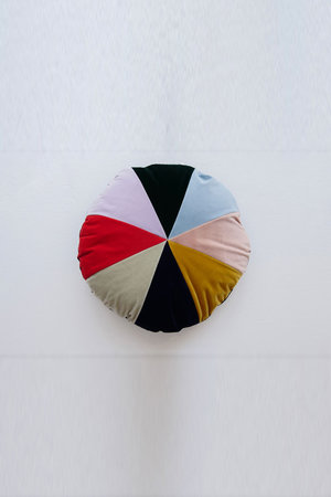 【Christina Lundsteen】 ベルベットクッション ローラ