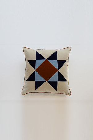 【Christina Lundsteen】 ベルベットクッション ヴェガ