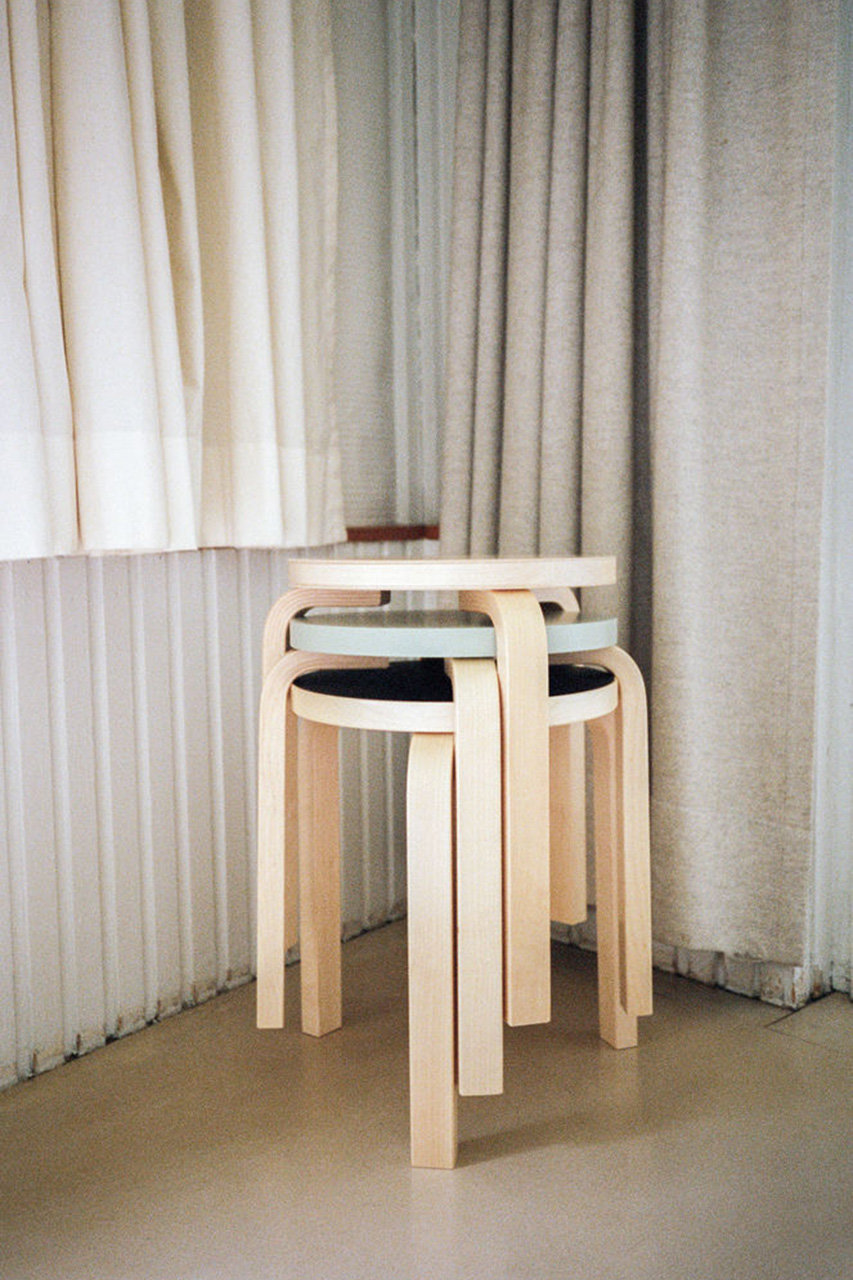 Artek(アルテック)｜スツール 60/オール ブラック ラッカー の通販 