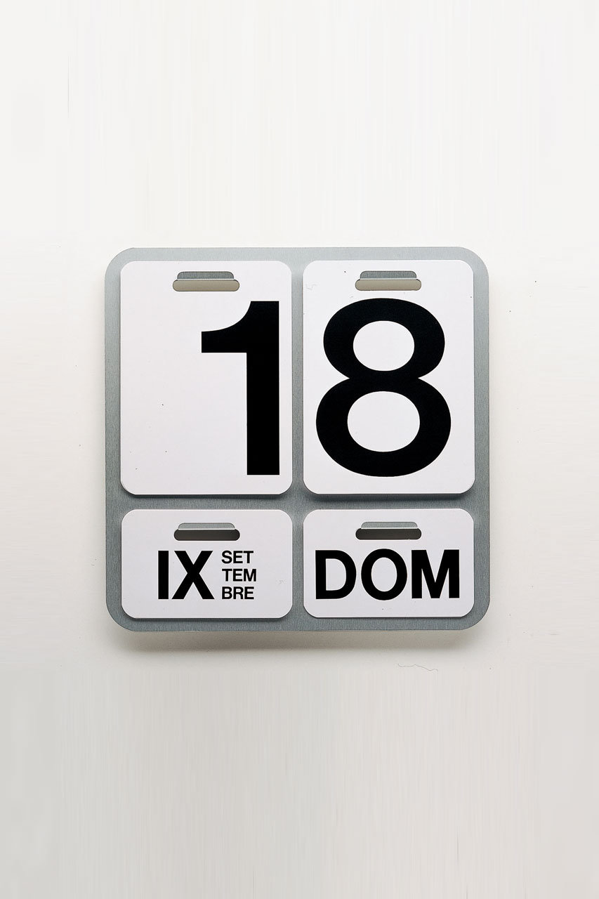 ダネーゼ/DANESEのカレンダー Formosa【メーカー取り寄せ】(アルミニウム／ブラック/DE3064A24E)