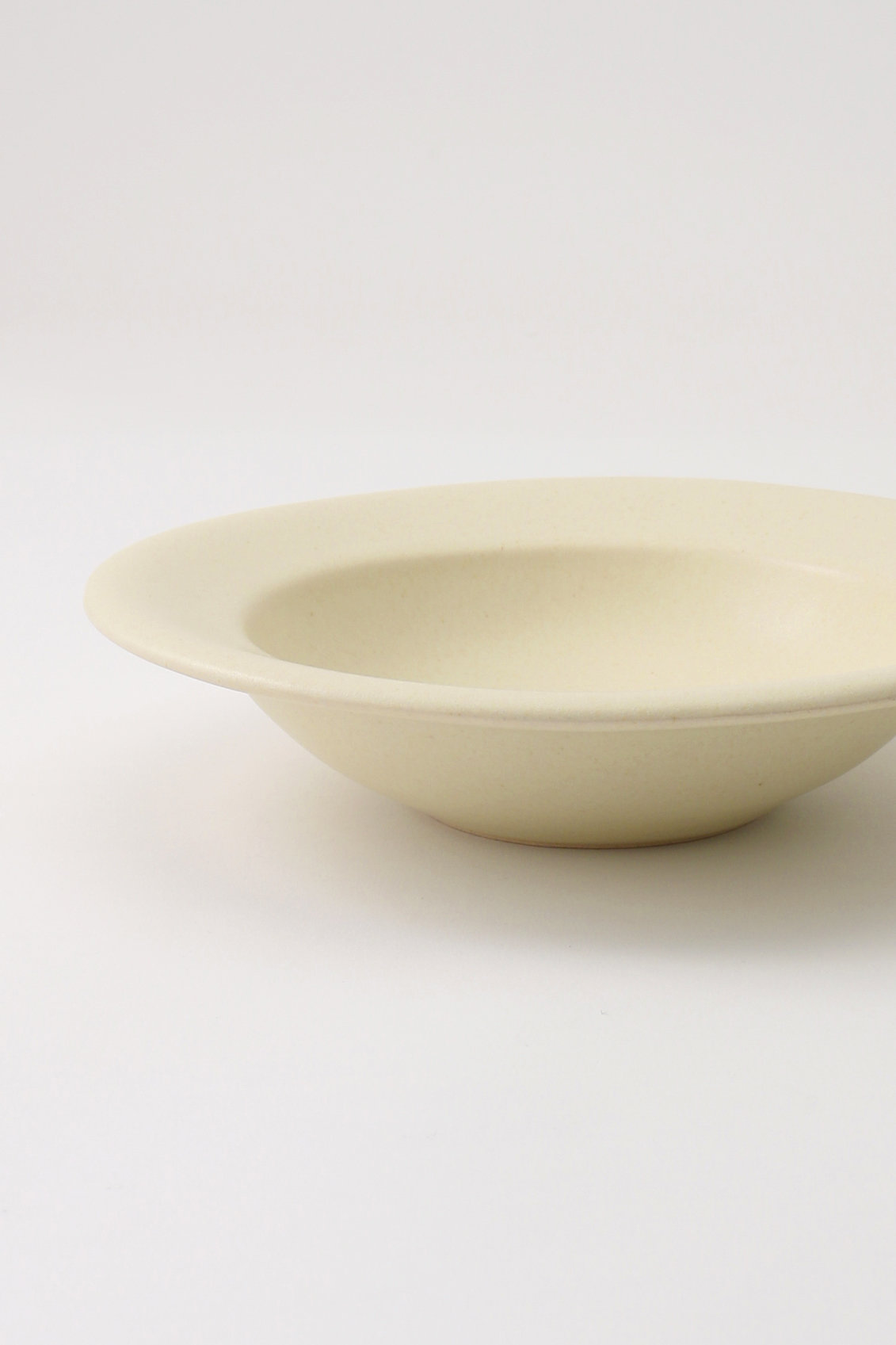 「かわいい～！」 Awabi ware(あわびウェア)｜リムスープ皿 S/アイボリー の通販 皿・プレート