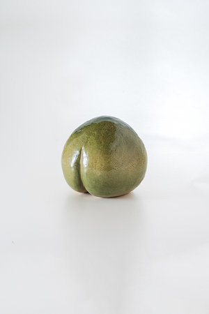 ムスタキビ/MustakiviのFUJIWO ISHIMOTO 桃