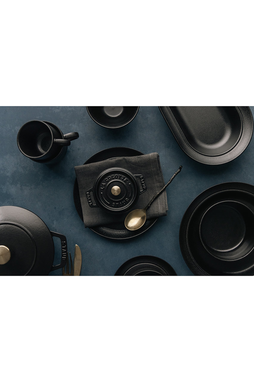 STAUB(ストウブ)｜プレート 22cm/マットブラック の通販｜ELLESHOP