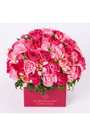 ハーストフジンガホウシャ/ハースト婦人画報社の【予約販売】2026婦人画報母の日キャンペーン/A「ニコライ バーグマン フラワーズ & デザイン」フレッシュフラワーキューブアレンジメント＋『婦人画報』（1年間12冊の定期購読）＋「榛原」レターセット（花あそび）